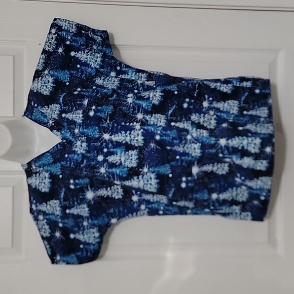S.C.R.U.B.S. Women's Christmas Tree Print Short Sleeve Scrub Shirt Size XSmall - Picture 1 of 5